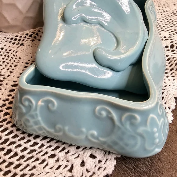 Camark USA Art Pottery trinket box with lid Ornate scroll in turquoise